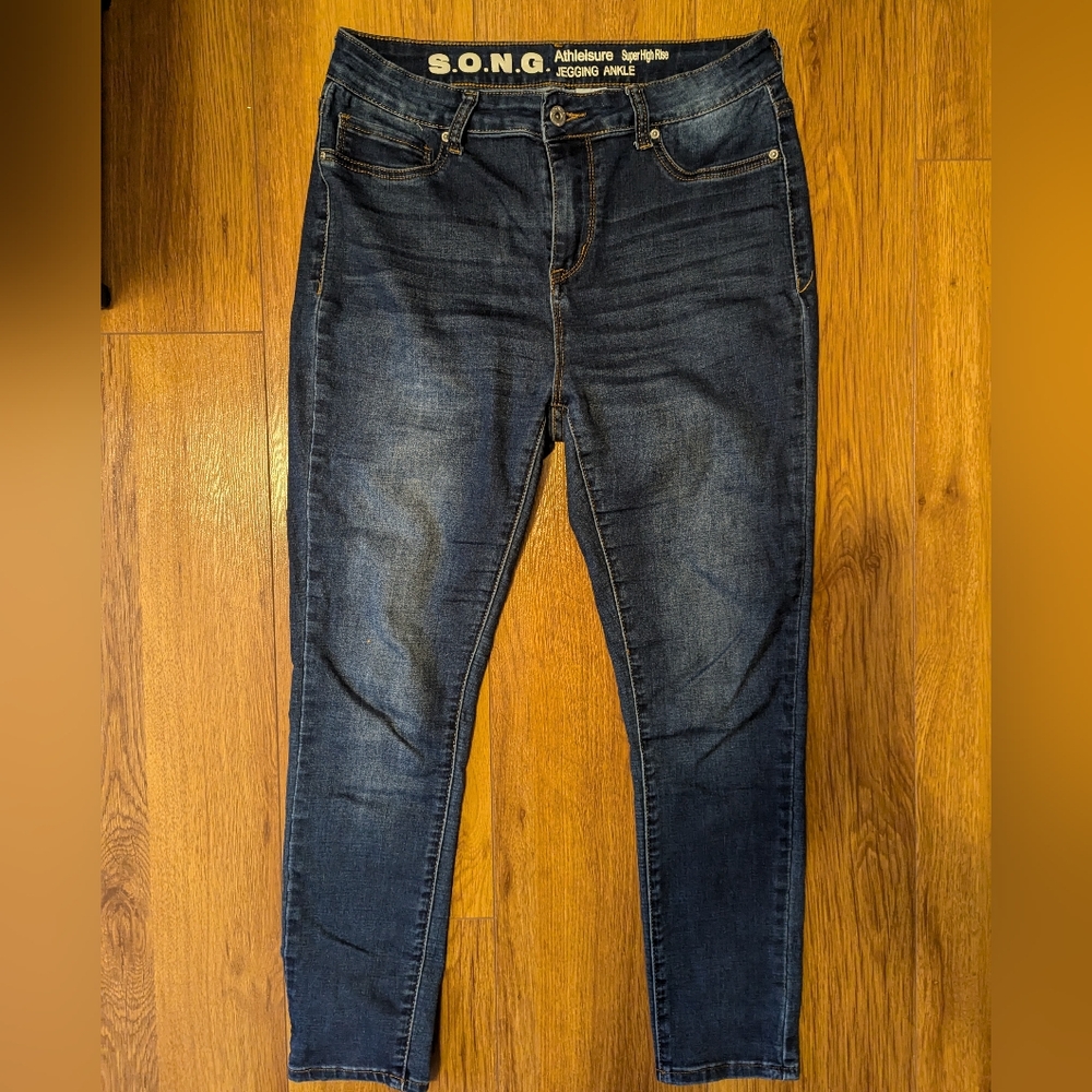 Super high rise jegging.
